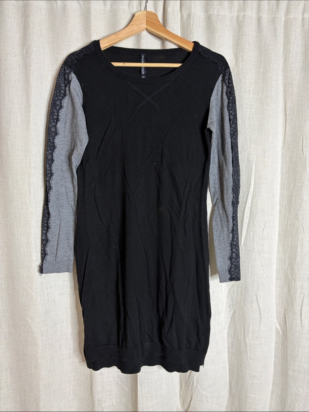 W118 M Black and Gray Lace-Trim Long Sleeve Dress
